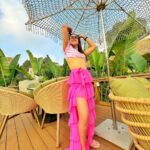 Niti Taylor Instagram - Pocket full of pink hearts 💕 Outfit @leaclothingco