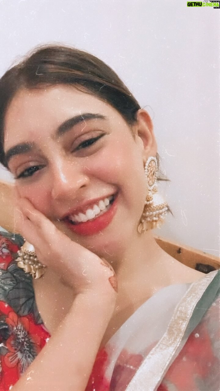 Niti Taylor Instagram - Just looking like a wow☺️❤️ Becauseee chaand aagayaaaa😍🥰