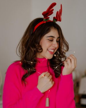 Niti Taylor Instagram - In the world of cute and happy, I’m crafting my Christmas story, one festive smile at a time. 🎄✨
#christmascheer 

📸 @rohitgaikwadfilms