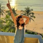 Niti Taylor Instagram – ☀️Pocket-sized sunshine for a gloomy day☀️