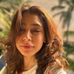 Niti Taylor Instagram – ☀️Pocket-sized sunshine for a gloomy day☀️