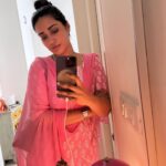 Nivetha Pethuraj Instagram - Pinky for the day..