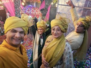 Niyati Joshi Instagram - We just know how to entertain ourselves when it comes to some Madness on set .😀
Life is all about living and enjoying  these small moments .
#yrkkh #yrkkhfun #goenkas #swarnaswag #actor #niyatijoshi