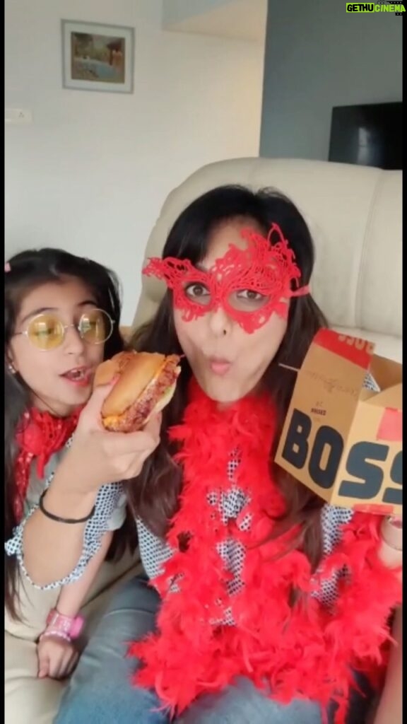 Niyati Joshi Instagram - Lucy ne Mona ko bhi side kar diya! The Freshest, Juiciest Juicy Lucy Mutton Burger Order direct using Niyati30 get 30% off on BOSS Burger! Link in the bio. #hithaiboss