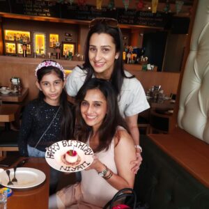 Niyati Joshi Instagram - Bday started on a good note after meeting these two. ❤️❤️❤️
Thank you @poojakanwalm @vika.pedia 
#birthdaycelebration #friendslikefamily 
#gettingyoungereveryday #actor #niyatijoshi