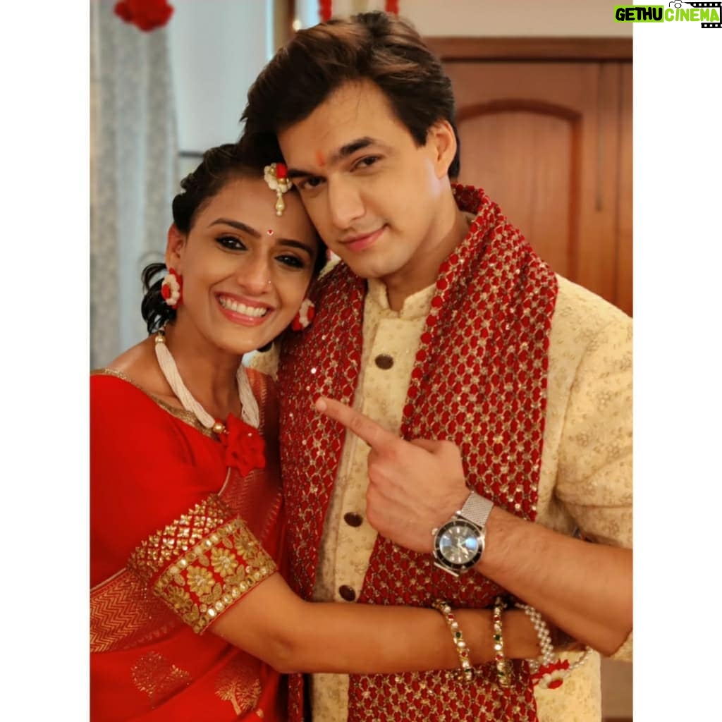 Niyati Joshi Instagram - I never thought I would get tears in my eyes when he held the Mike for the last time on the sets of yrkkh. You will be immensely missed @khan_mohsinkhan . Wish you loads of love and luck for your future projects and I hope we cross paths again ,but this time you playing my elder brother 😂😂 And to talk about my reel partners @aarambh.trehan @siddharth_actor_official , my reels will be incomplete without these two . My morning routine of checking your nails , hitting aarambh on his hand (he has a habit of chewing on his lips ) 😀,Siddharths infinite times of wishing good morning in his squeeky voice all will be missed . #yrkkh #yehrishtakyakehlatahai #costars #willbemissed #actor #niyatijoshi