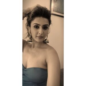 Niyati Joshi Instagram - #photooftheday #actor #niyatijoshi