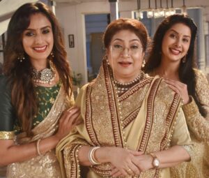 Niyati Joshi Instagram - With my favourites
Goenka ladies 
#yrkkh#yehrishtakyakehlatahai #yrkkhoutfits #yrkkhladies #actor #niyatijoshi