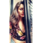 Niyati Joshi Instagram - #happysunday #actor #niyatijoshi