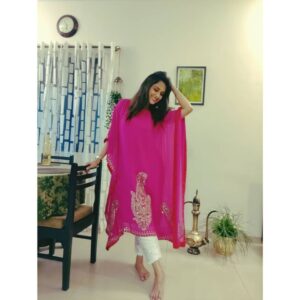 Niyati Joshi Instagram - Wearing @shubhayu2524 
Stylist @styling.your.soul 
#collaboration #tunic #fuschiapink #gotawork #actor #niyatijoshi