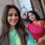Niyati Joshi Instagram - May this Diwali turn out to be a happiest and Brightest one for your Family! Wish you all a very Happy Diwali and a Prosperous New Year 🌟⭐💫🔥 Wearing (pink dress ) @shubhayu2524 Green kurti @varanga_official Stylist @styling.your.soul #happydiwali #festivaloflights #actor #niyatijoshi