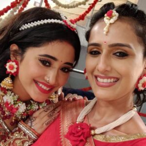 Niyati Joshi Instagram - After my last shot with shivangi , I just told her I am not giving you any send off, as I hate good byes. Just hug the way we normally do and we ended it on saying SEE YOU SOON ❤️
Today marks the end of #KAIRA AND #KAIRAT.
Last couple of days we really bonded a lot , I will miss those endless chats ,our nykaa shopping conversations 😀 and many many more such things . 
You were always very sincere and dedicated towards your work and that is what, what's got you here today . Keep shining the way you always do and there are many more big achievements  to be added in your kitty of success. All the best my Girl ! @shivangijoshi18 😘😘😘 Will Miss you 
(Always just a call away ) 
#yrkkh #hategoodbyes #bond #actor #niyatijoshi