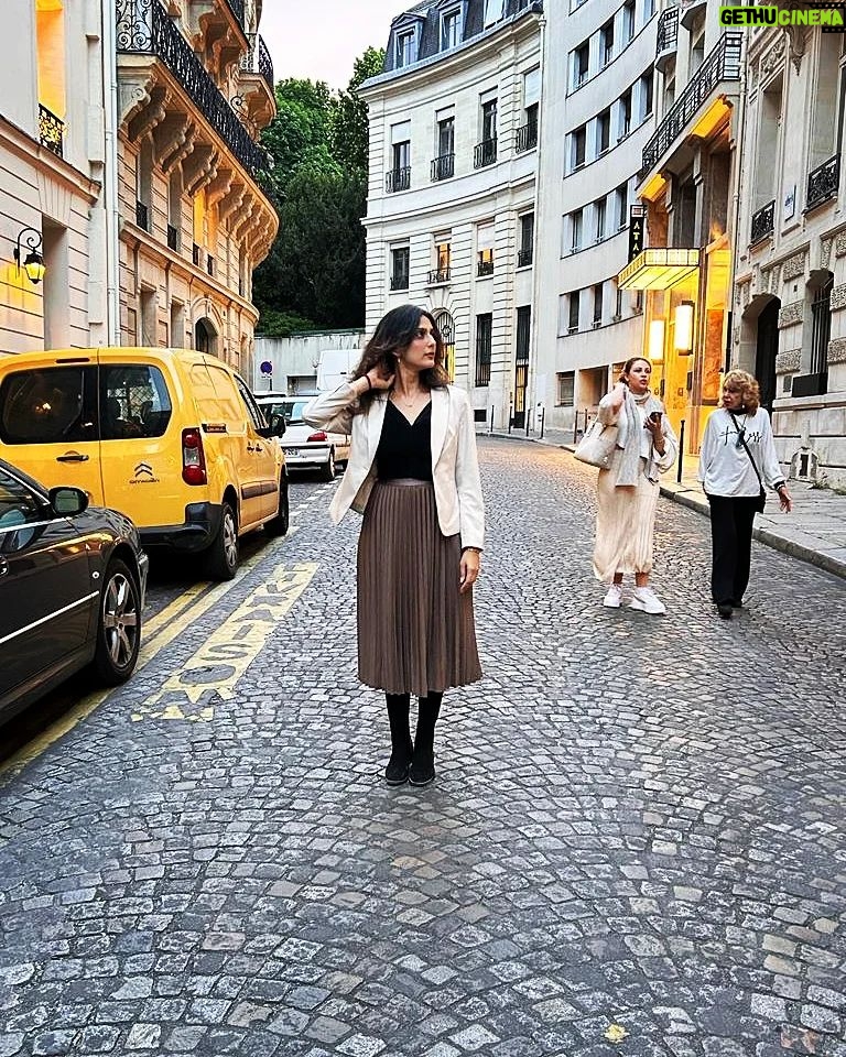 Niyati Joshi Instagram - #parisdiaries #actor #niyatijoshi Paris,France