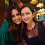 Niyati Joshi Instagram - For all Food lovers, Yeh ek Zindagi Kaafi nahin hain. So pick up the phone, make a reservation, get your friend, PING your server and start hogging. What we enjoyed at PINGS Cafe Orient- Enoki mushroom roll Philadelphia cream dimsun Truffle avacado roll Teriyaki chicken Bao Korean fried chicken Bao Drunken noodles Sobo fried rice Claypot chicken Black sesame ice cream Sugar free panacota. @pingsbombay @detales_communications #foodblog #reelsinstagram #viralreels #reelsindia #instareels #reelkarofeelkaro #actors #entertaimers #influencers Pings Cafe Orient, Mumbai