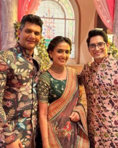 Niyati Joshi Instagram - Offscreen bond with the BOYS #yrkkh #yrkkhcostar #reelfamily #actor #swarna #niyatijoshi
