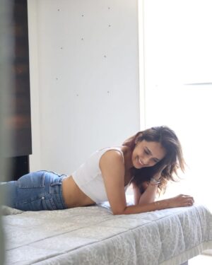 Niyati Joshi Instagram - No make up series !!! 
Shot by @creativecaptuers01

#naturallightphotography #nomakeup #keepitreal #actor #niyatijoshi