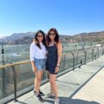 Niyati Joshi Instagram - JOSHI Sisters !!!! #sisters #joshisisters #family #siblings #actor #niyatijoshi Seattle, Washington