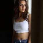 Niyati Joshi Instagram - No make up series !!! Shot by @creativecaptuers01 #naturallightphotography #nomakeup #keepitreal #actor #niyatijoshi