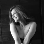 Niyati Joshi Instagram - Experimented with NO MAKE UP LOOK . Shot all pics in Natural light . #blackandwhitephotography #nomakeup #actor #niyatijoshi