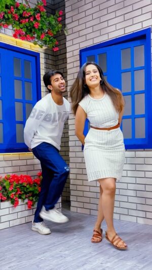 Niyati Joshi Instagram - Love this song!✨🤍
-
#mohfam #mohakmanghani #niyatijoshi #dancevideo #bollywooddance #shirtdabutton #reelitfeelit