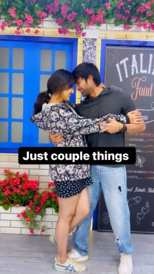 Niyati Joshi Instagram - Story of every couple😛 Share this with your partners😌
-
#mohfam #mohakmanghani #niyatijoshi #relatable #funnyvideos #trending #reelitfeelit