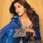 Nupur Sanon Instagram - 🦋🦋🦋🦋🦋🦋🦋🦋 • Makeup - me🌝 Outfit- @lashkaraa Styled by- @sukritigrover Styling Team- @vanigupta.23 @harshitadaga01 @bitofbash