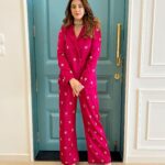 Nupur Sanon Instagram - Let’s end this year with the brightest colours! #PopPink • Outfit- @eshaarora.in Jewellery- @maejewellery @vasundharajewelry Styled by @sukritigrover Assisted by @vanigupta.23