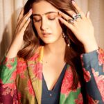 Nupur Sanon Instagram - 🦋❤️ Outfit- @tussah_siddhishah Jewellery- @vasundharajewelry @silverstreakstore Styled by - @sukritigrover Styling Team- @vanigupta.23 @bitofbash @harshitadaga01 HMU- @makeupbydevanshii 📸- @pixel.exposures