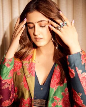 Nupur Sanon Instagram - 🦋❤️

Outfit- @tussah_siddhishah
Jewellery- @vasundharajewelry @silverstreakstore 
Styled by - @sukritigrover
Styling Team- @vanigupta.23 @bitofbash @harshitadaga01 
HMU- @makeupbydevanshii
📸- @pixel.exposures