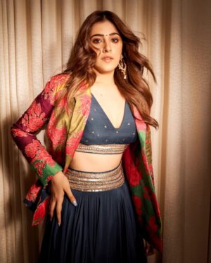 Nupur Sanon Instagram - 🦋❤️

Outfit- @tussah_siddhishah
Jewellery- @vasundharajewelry @silverstreakstore 
Styled by - @sukritigrover
Styling Team- @vanigupta.23 @bitofbash @harshitadaga01 
HMU- @makeupbydevanshii
📸- @pixel.exposures
