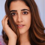 Nupur Sanon Instagram - Tired of frizzy hair? Me too! And SO I have found the perfect solution!💜💆🏻‍♀️ I have been using @lovebeautyandplanet_in Argan Oil & Lavendar 2 Min Magic Masque. It is enriched with Argan Oil & Coconut Oil which helps tame these stubborn frizz in minutes and my hair smells so good - like fresh Lavendar scent. Sharing my little secret for defying frizz!☺️ Try this #2MinFrizzFix and just like me you’ll love your frizz-free hair! #AD #LoveBeautyAndPlanet #NoFrizz #SmallActsofLoveforHair #SmallActsofLove #HairCareRoutine #SustainableNaturalBeauty #FrizzFreeHair #2MinFrizzFix