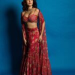 Nushrratt Bharuccha Instagram - Striking a pose 👯‍♀️ Outfit : @sandhyashah.shah Jewellery : @minerali_store Styled by : @samidha.wangnoo Style team : @gaurii77 HMU @simua_996 @cheemabaljit2
