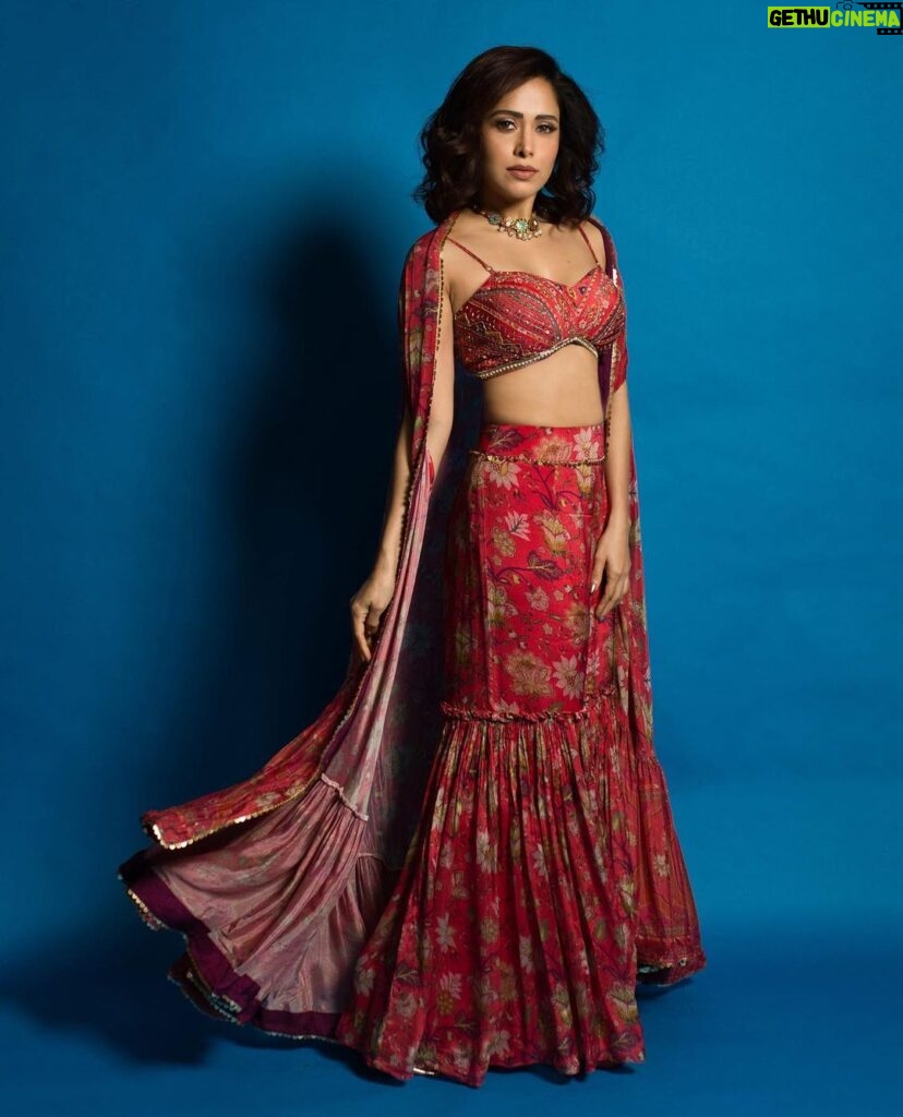 Nushrratt Bharuccha Instagram - Striking a pose 👯‍♀️ Outfit : @sandhyashah.shah Jewellery : @minerali_store Styled by : @samidha.wangnoo Style team : @gaurii77 HMU @simua_996 @cheemabaljit2