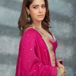 Nushrratt Bharuccha Instagram - Happy Dussehra ✨💫 Love and Light to all!! Outfit : @drzya_ridhisuri Earrings : @anaghaartsnjewels Style by : @samidha.wangnoo Style team : @ritika.kishnani @yashtikaasharmaa Make up : @vardannayak Hair by : @ashwini_hairstylist 📸 @tushil