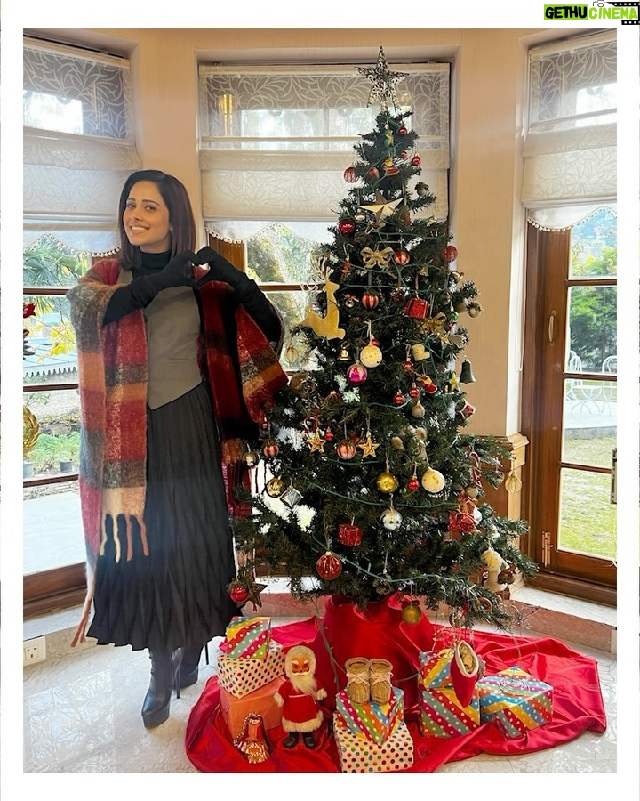 Nushrratt Bharuccha Instagram - Merry Christmas 🎄✨⭐️