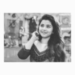 Oindrila Saha Instagram - আমি দূর হতে তোমারেই দেখেছি👀 আর মুগ্ধ হয়ে চোখে চেয়ে থেকেছি 🤩