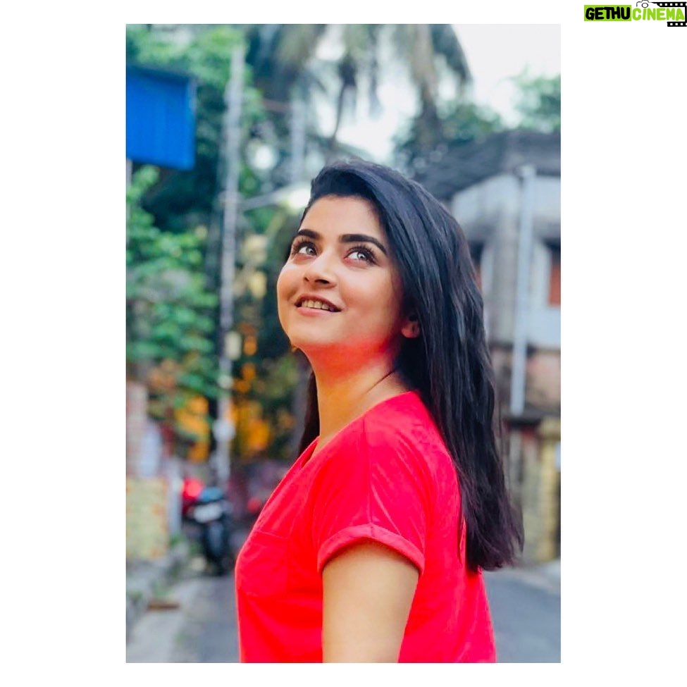 Oindrila Saha Instagram - তারে আমার আমার মনে করি, আমার হয়ে আর হইলো না…. . . . . . 📸 @roytonni