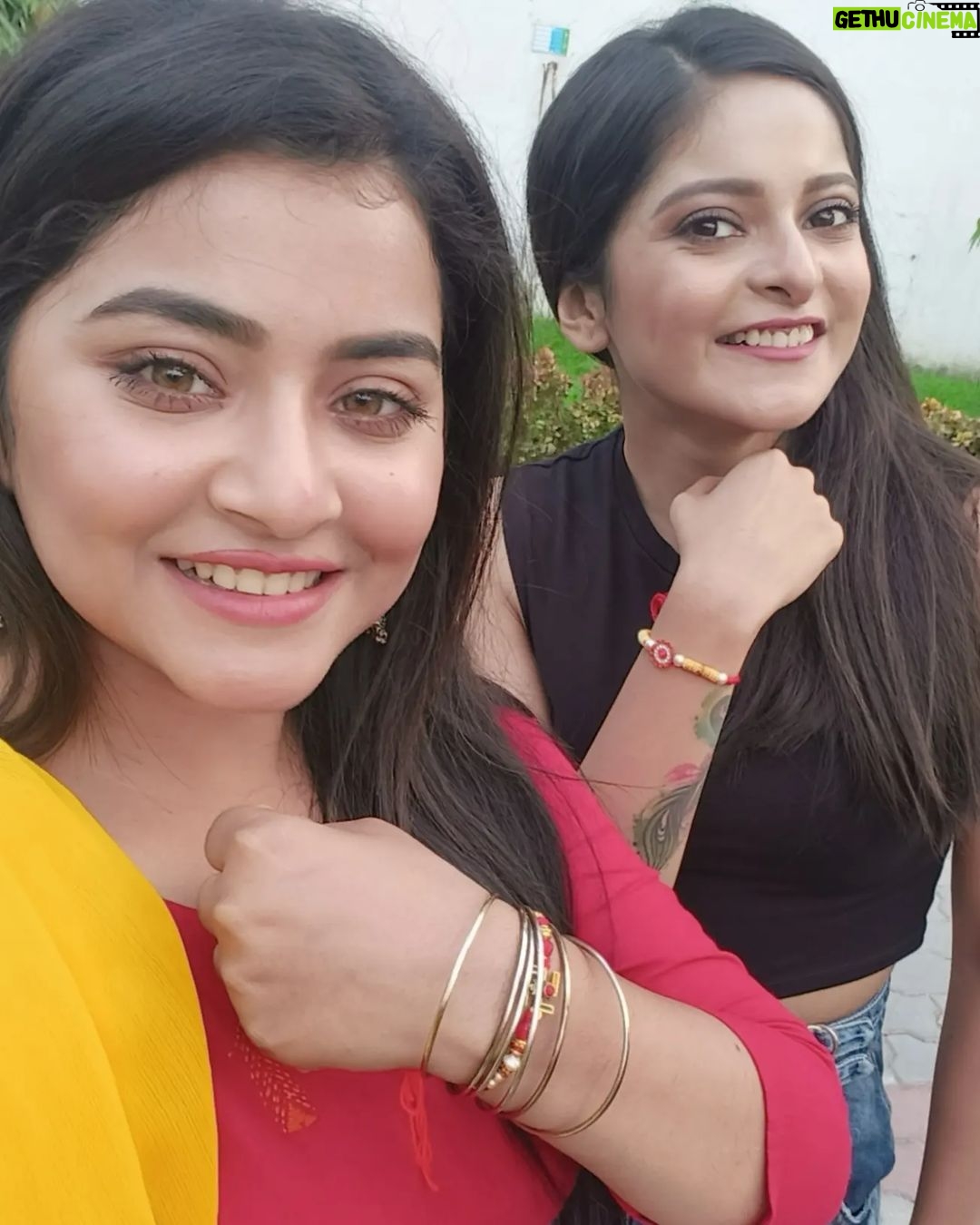 Oindrila Saha Instagram - Happy Rakhi My Puchkii...😘❤️ . . #rakshabandhan #sisters #rakhi Veeline Media Ltd.