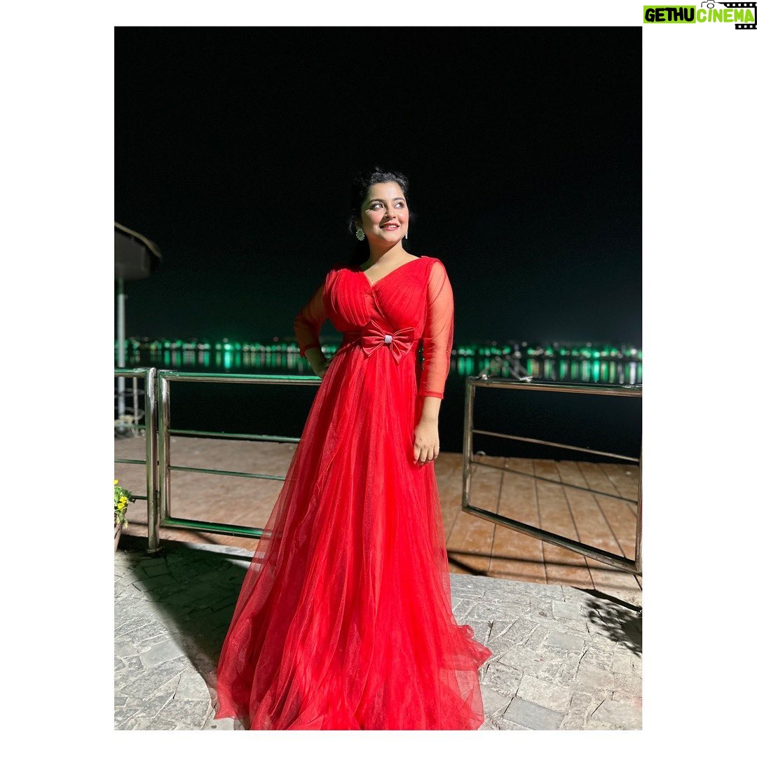 Oindrila Saha Instagram - Zee banglar sonar sangsar award 2023…. . . . . 📸 @dhrubo.s ❤️ . 💄@mee🥰 . 👗 @aditi.ghoshofficial Café Ekante , Eco Park