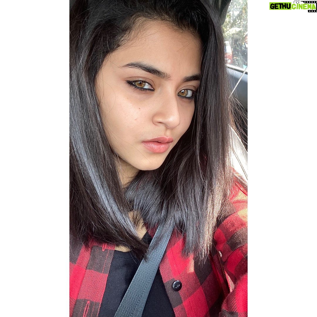 Oindrila Saha Instagram - Yeh ek zindegi kaafi nehi hain…