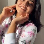 Oindrila Saha Instagram - The most awaited brand, St.Ives, is finally here with there Watermelon Hydrating Face wash & Blackhead Clearing 3 in 1 Face Scrub to sort my skincare regime! It is infused with Hyaluronic acid & 100% Natural Watermelon Extracts which keeps a healthy skin barrier & replenishes my skin with essential nutrients. St.Ives scrubs away blackheads & impurities and provides me with natural care! #CleanseScrubGlow #PourOutThePores