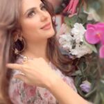 Onima Kashyap Instagram - 🌸💐🌺🌷 #florals #reels #instagood #instagram #love