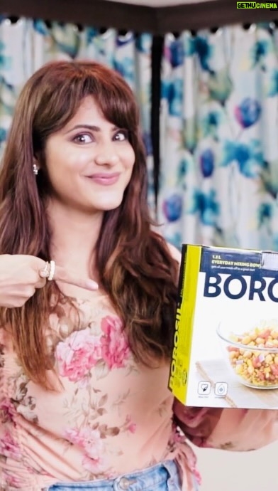 Onima Kashyap Instagram - Eating is an experience that has as much to do with the food being eaten as with the vessels it’s served in. Elevate your dining experience with Borosil Serving & Mixing bowls. These 100% borosilicate multipurpose bowls look elegant and can be used to serve, mix or reheat. Get this awesome product guys. Just hit this link www.myborosil.com now #noplasticisliyefantastic #HarPalHarDilBorosil #Borosilandyou #Borosil