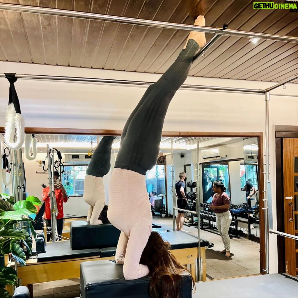 Onima Kashyap Instagram - Rise and shine- it’s Pilates time @r_s_pilates #pilates #strength #yoga #workout #core #flexibility