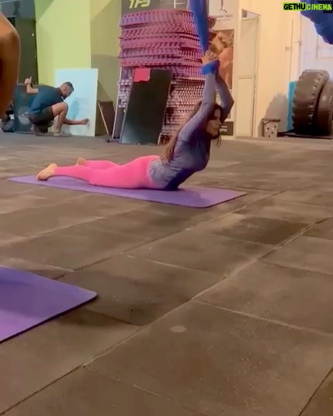 Onima Kashyap Instagram - Just hanging around 🧘‍♀️ #aerial #yoga #aerial-yoga #workout #yogainspiration @thefundamentalsofsports_mumbai