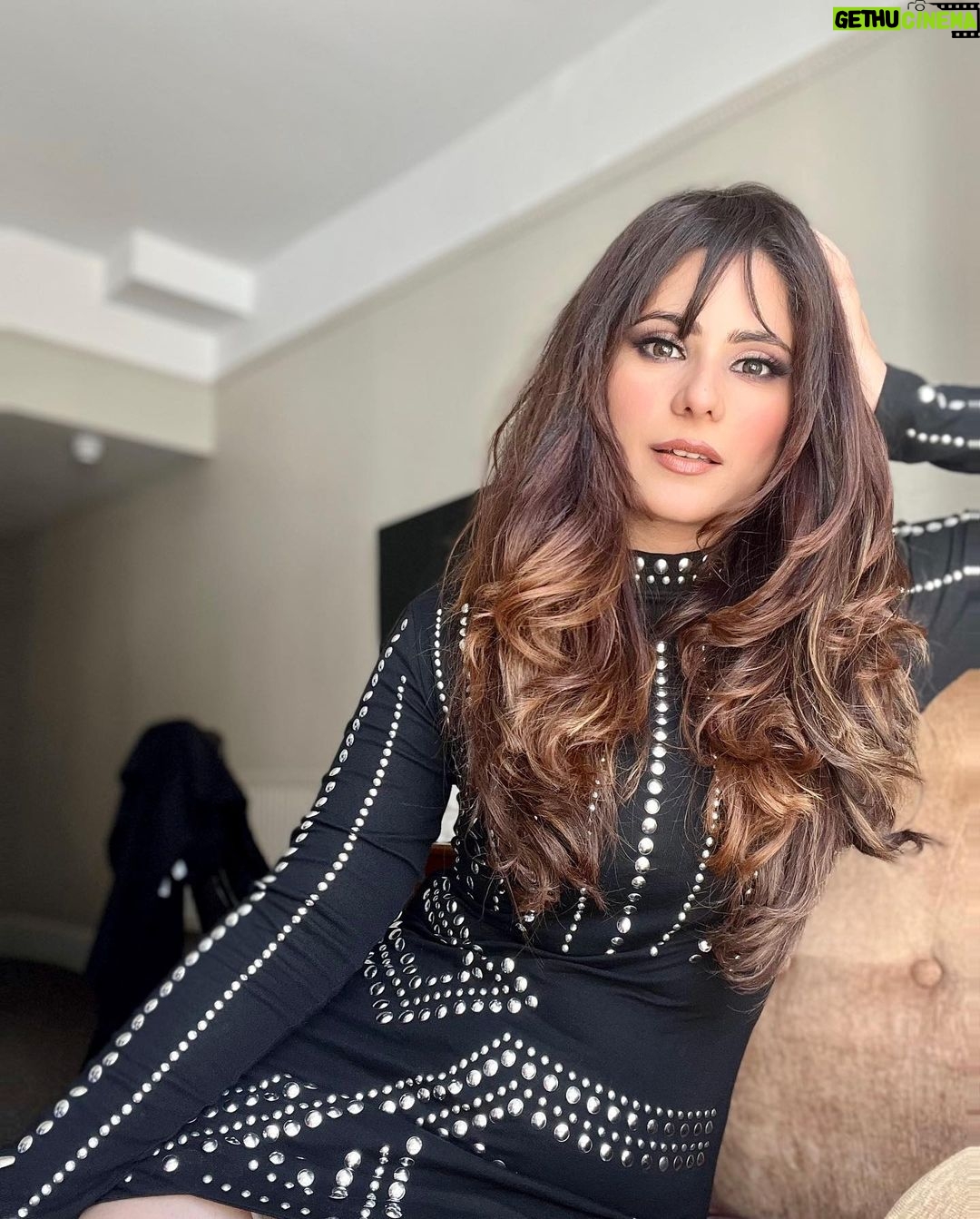 Onima Kashyap Instagram - Black as the devil, pure as an angel..sweet as love ..π€πΌπ Mua @njprofessionalmakeup Stylist @srishtijuneja1