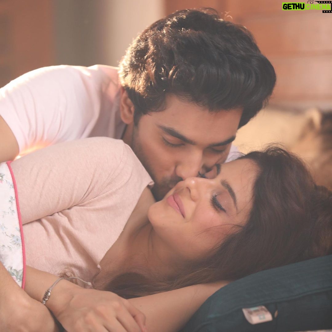Onima Kashyap Instagram - Laiyaan Ve is 3 Million strong! Thankyou everyone❤️ Thankyou @jyoticatangri for giving us this Beautiful song. 💌 Sharing some pictures that didn’t make it to the poster. Which one you liked? And for those who haven’t heard the song. Find the link in my bio. :)
