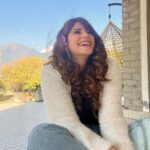Onima Kashyap Instagram - Kashmir ki kali 😄.. ⛰ #kashmir ##hills #nature #ganderbal