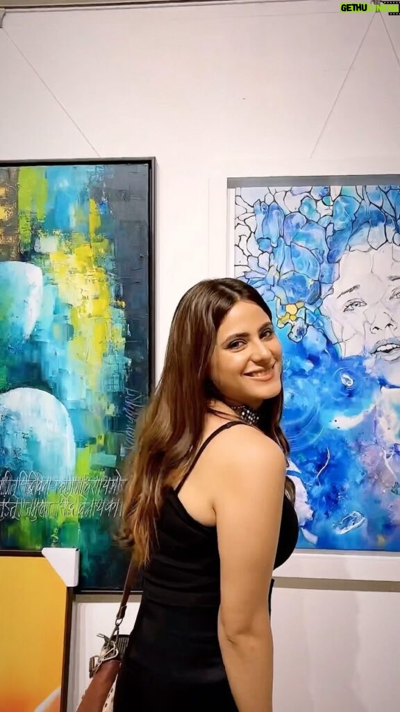 Onima Kashyap Instagram - A dream come true for me as an artist.. seeing my own painting on display 😊. Come with me ! Let me show you some glimpse of the art exibition that happened in Jahangir Art gallery hosted by @paintedrhythm_artgallery. @onima_creations #jahangirartgallery #art #collaba #canvas #canvaspainting #canvasart #painting