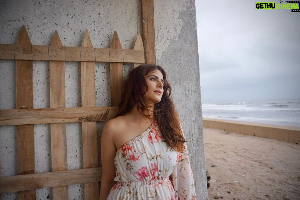 Onima Kashyap Instagram - Peace can become a lens through which you see the world.. serenity 🌊 Pc @ankurjraj